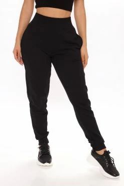 Fashion Nova Sweatpants & Joggers Not A Game Fleece Jogger - Black