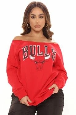 Fashion Nova Beat The Buzzer Bulls Off Shoulder Sweatshirt - Red