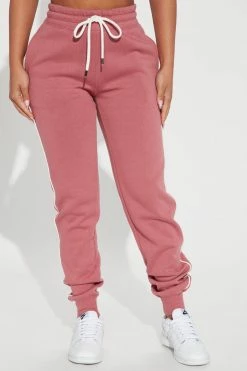 Fashion Nova Tennis And Chill Fleece Jogger - Mauve