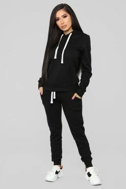 Fashion Nova Relaxed Vibe Solid Hoodie - Black