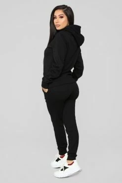 Fashion Nova Relaxed Vibe Solid Hoodie - Black