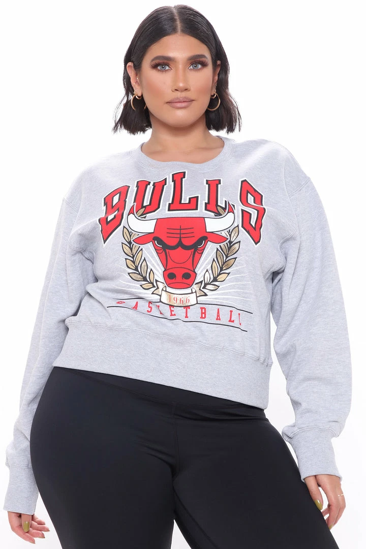 Fashion Nova NBA Off The Court Bulls Cropped Sweatshirt - Heather Grey Hoodies & Sweatshirts