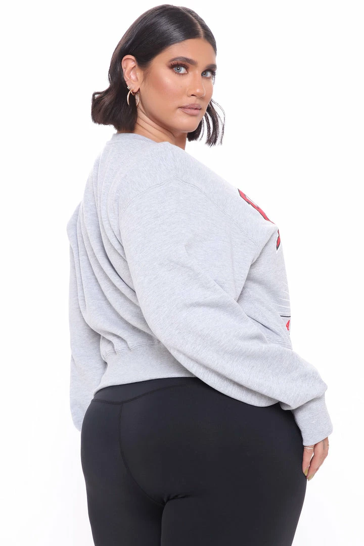 Fashion Nova NBA Off The Court Bulls Cropped Sweatshirt - Heather Grey Hoodies & Sweatshirts